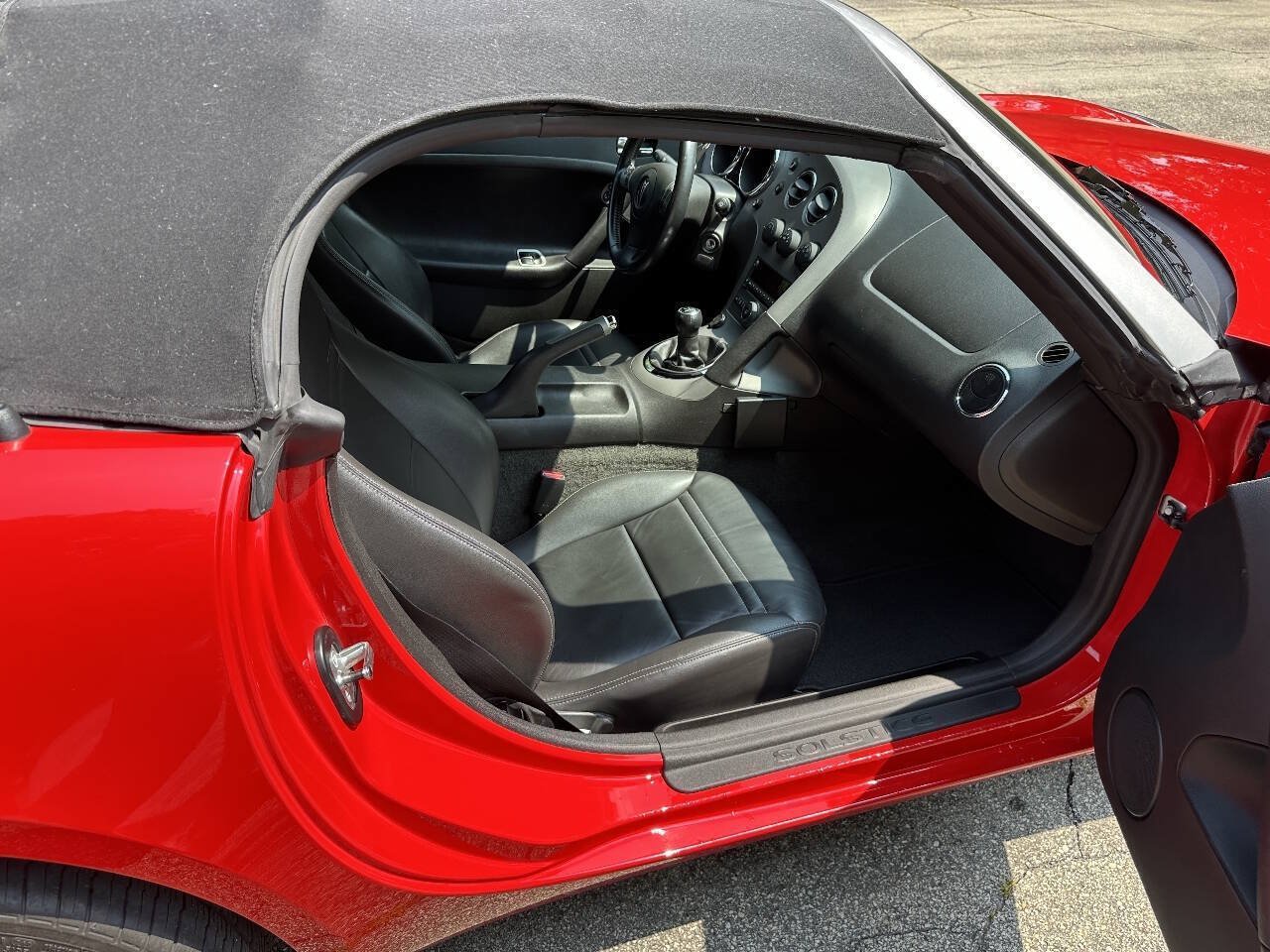 Used 2006 Pontiac Solstice Convertible w/ Premium Package RWD image 14
