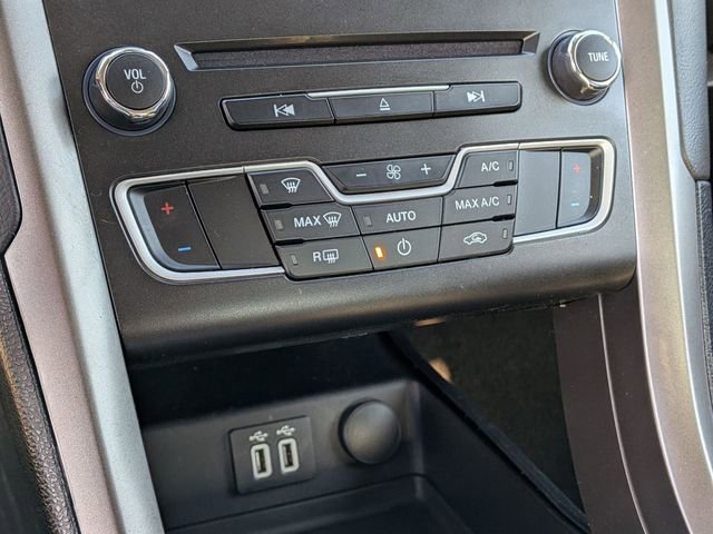Used 2020 Ford Fusion SE image 21