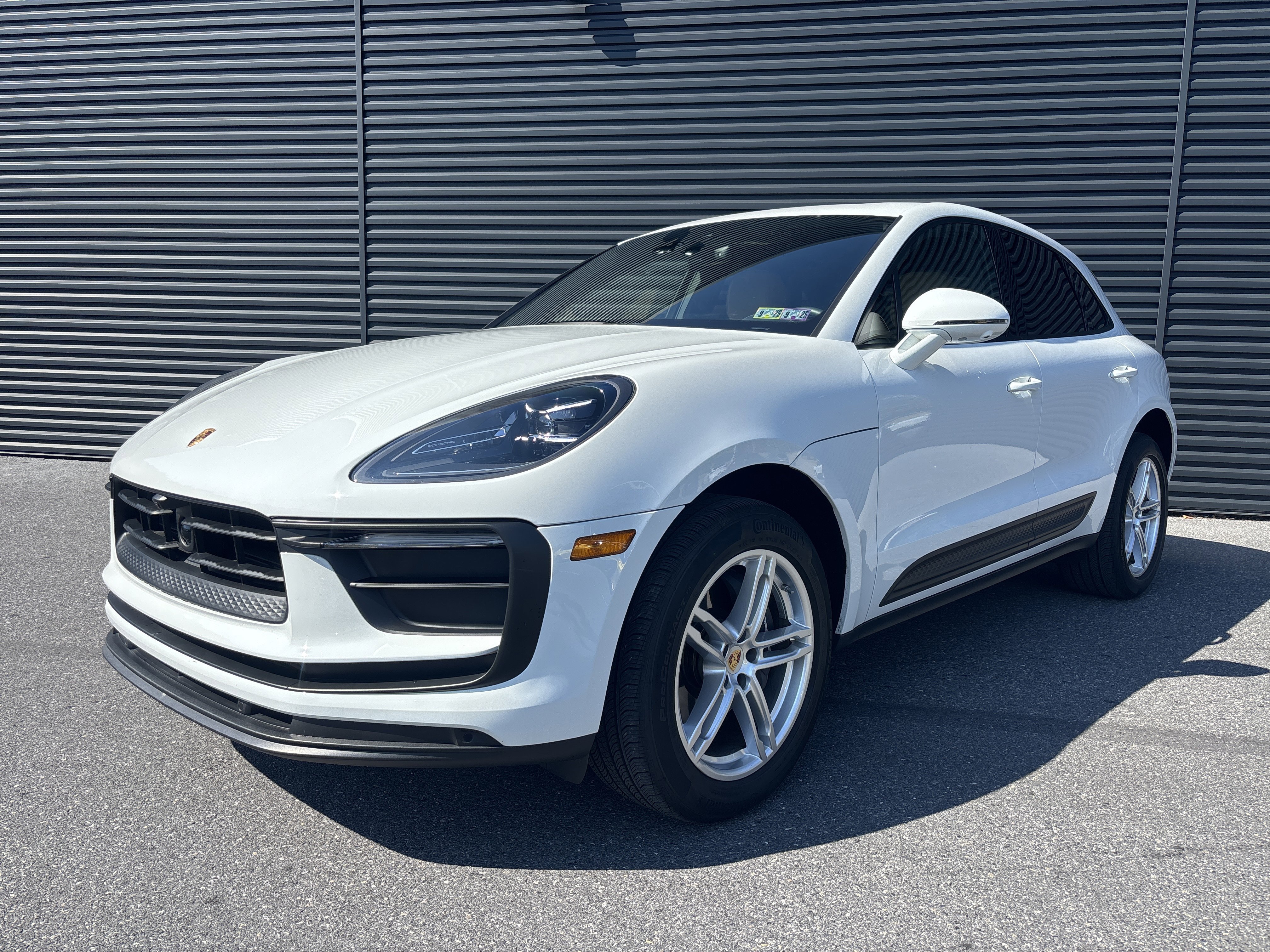 Used 2025 Porsche Macan image 1