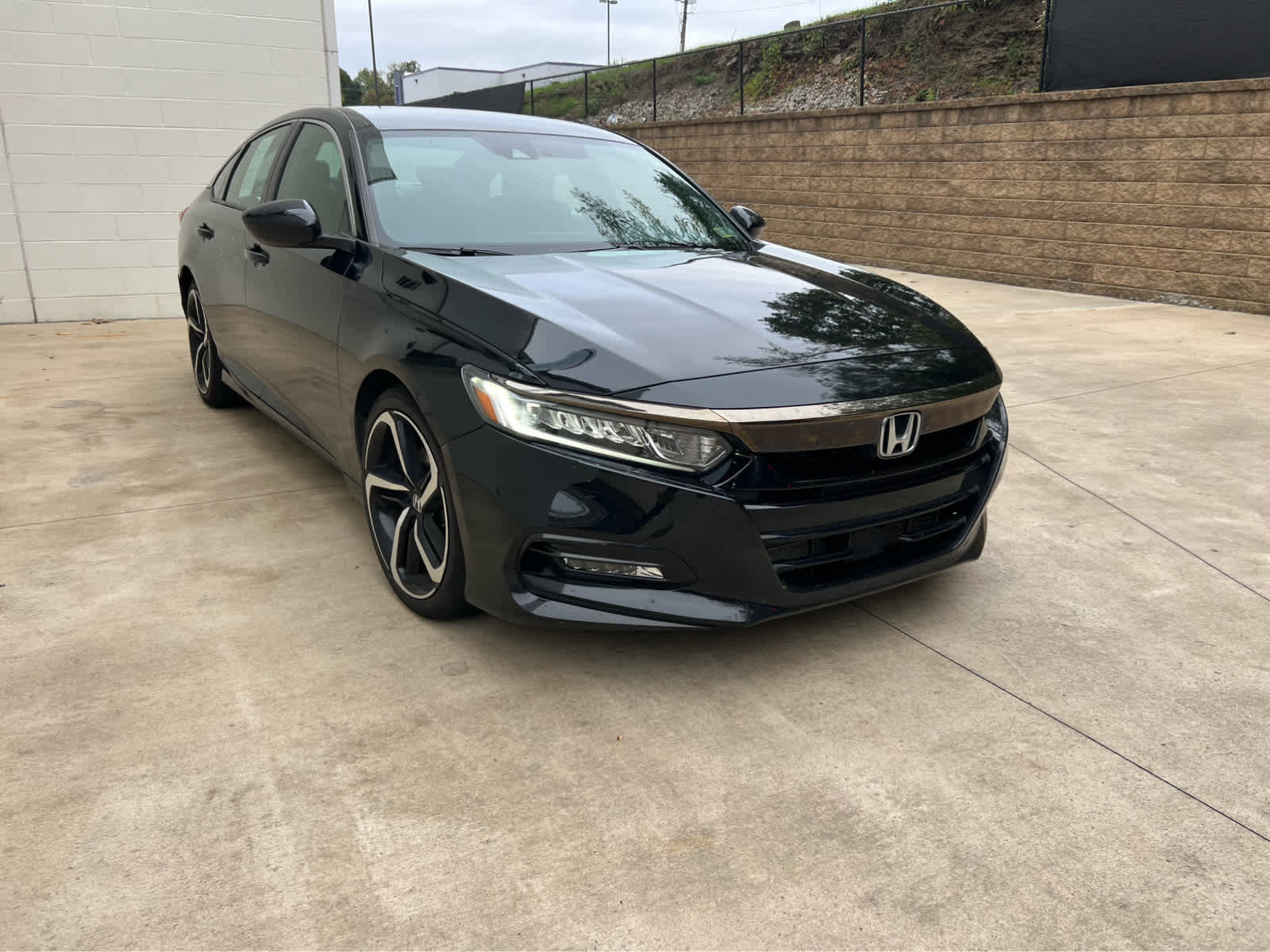 Used 2020 Honda Accord Sport image 3