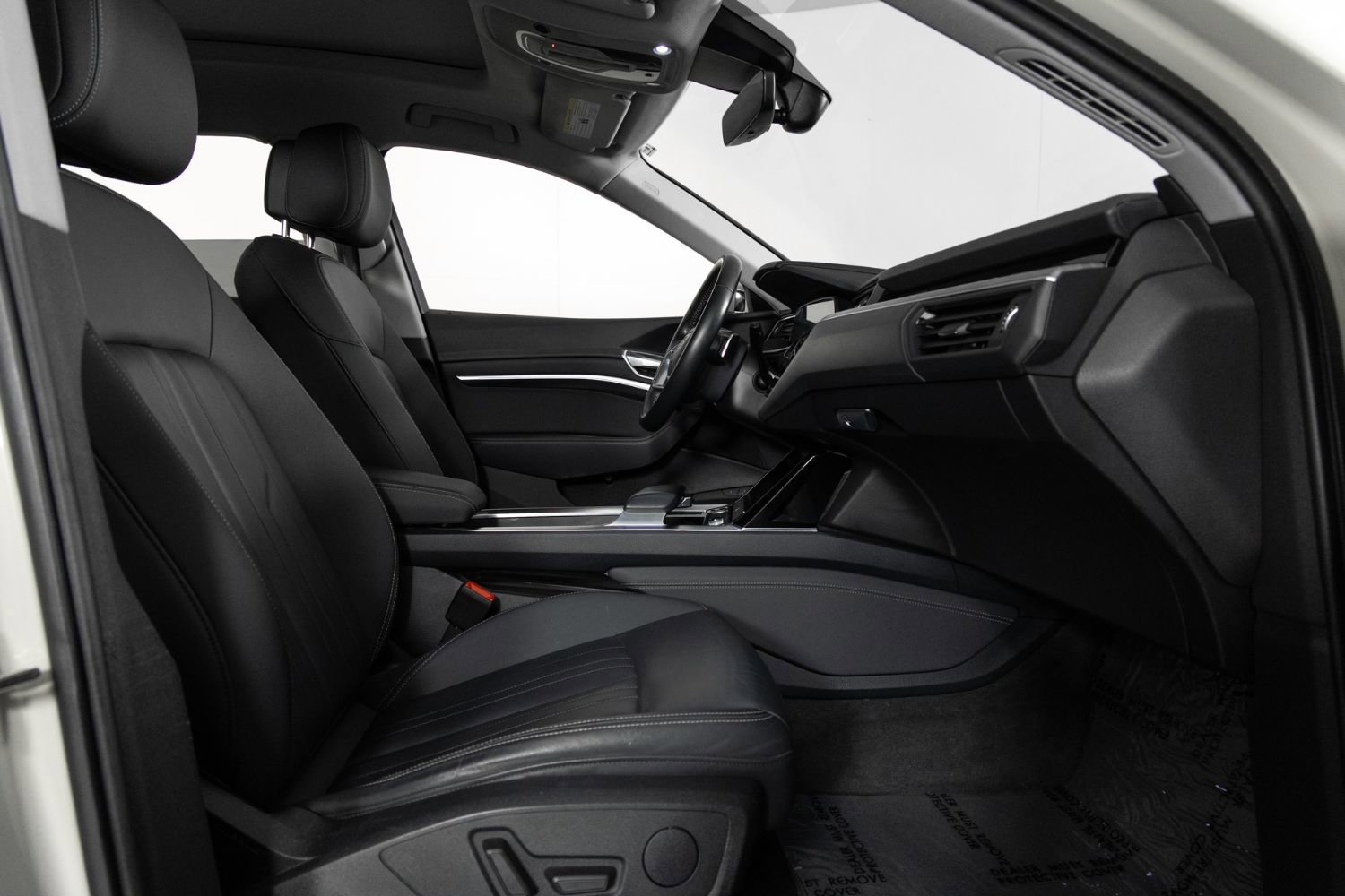 Used 2021 Audi e-tron Premium w/ Convenience Plus Package image 25