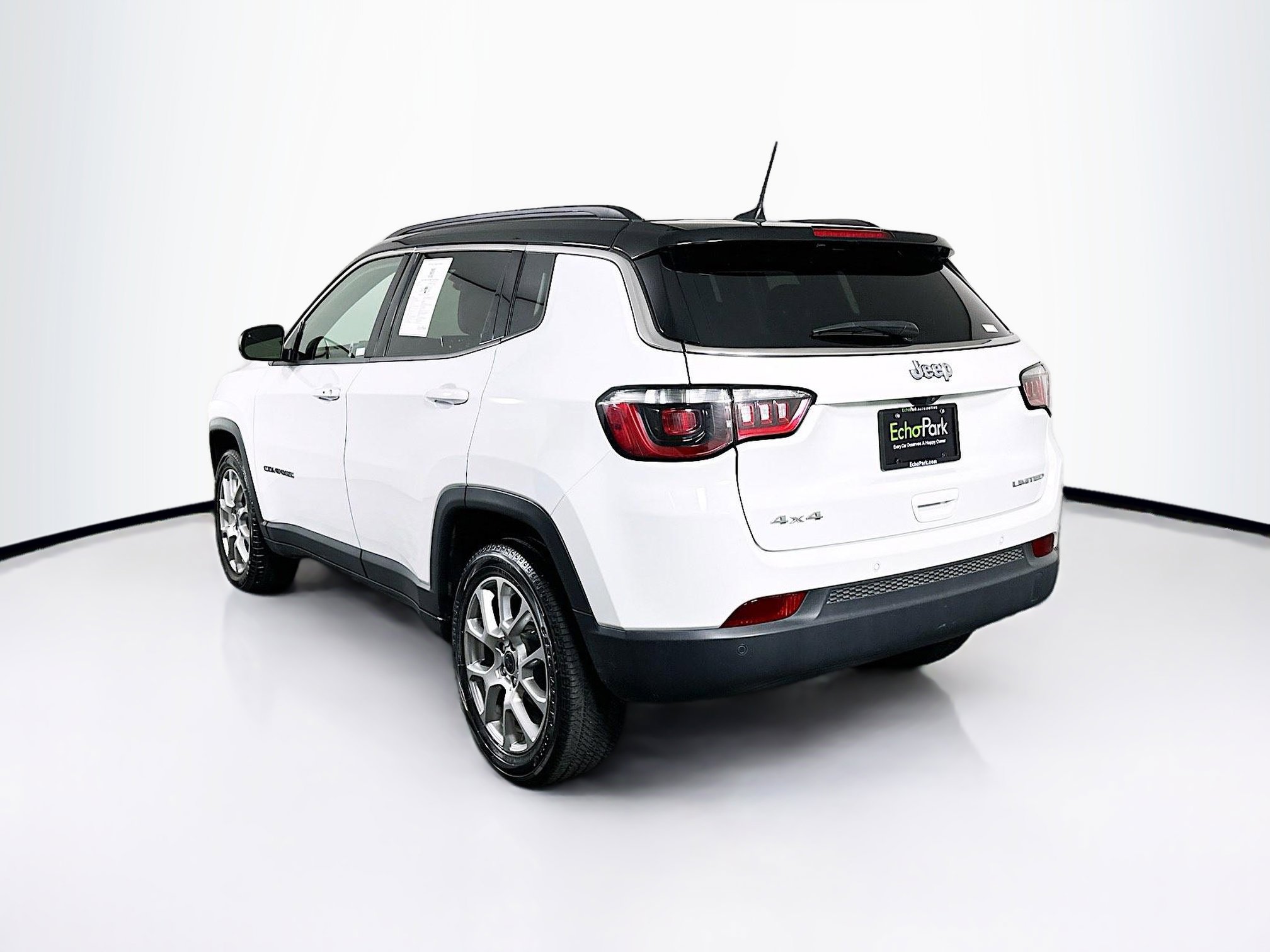 Used 2025 Jeep Compass Limited image 5