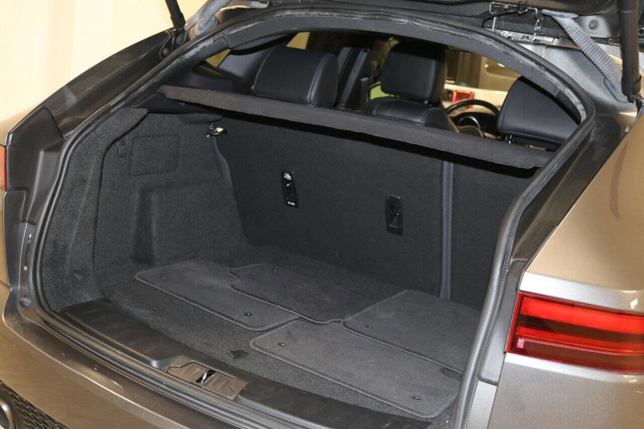 Used 2020 Jaguar E-PACE SE image 74