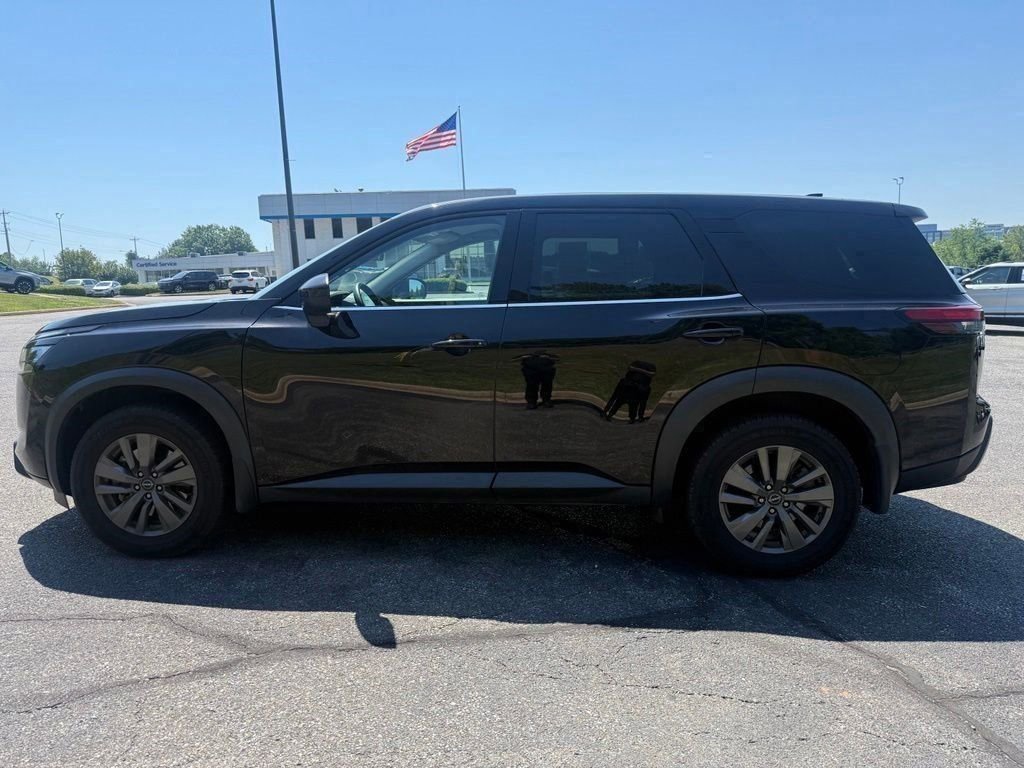 Used 2023 Nissan Pathfinder S AWD/4WD image 4
