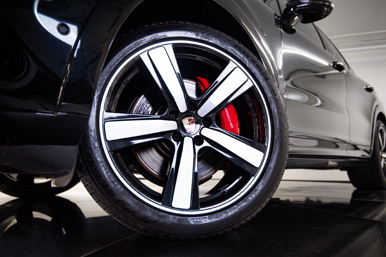 Certified 2026 Porsche Cayenne GTS AWD/4WD image 12
