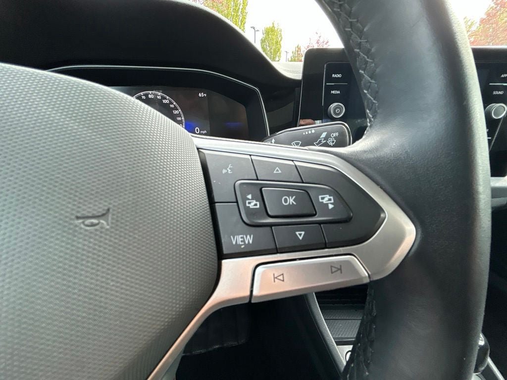 Used 2025 Volkswagen Jetta SE FWD image 19