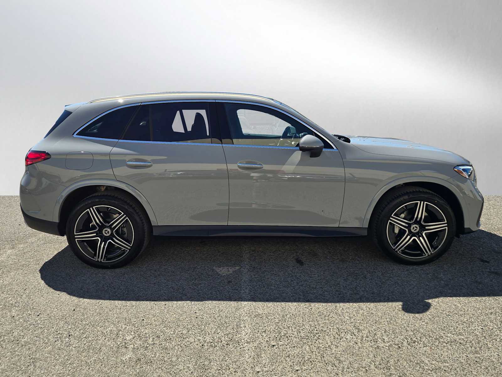 New 2026 Mercedes-Benz GLC 350e 4MATIC image 2
