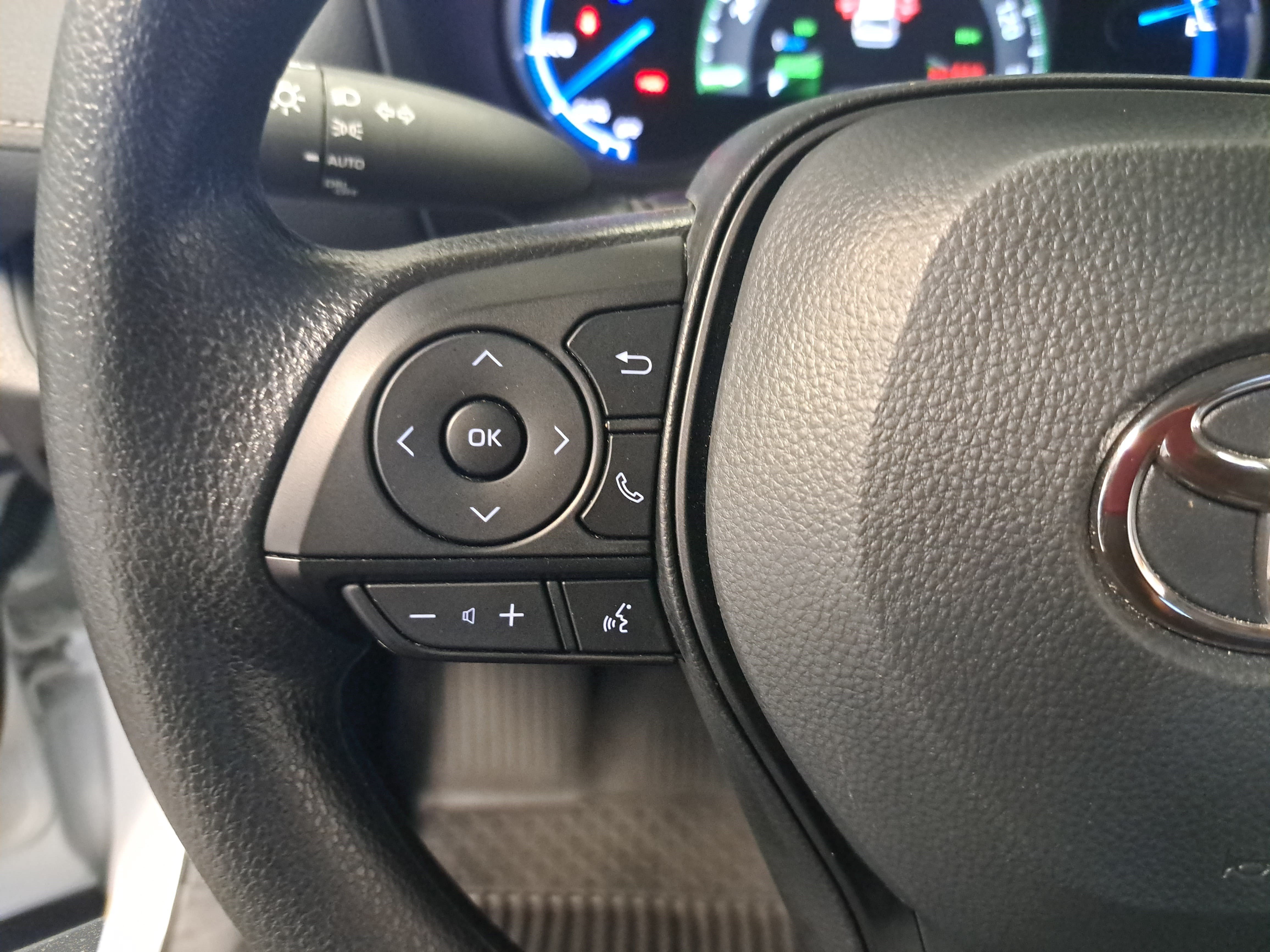 Used 2025 Toyota RAV4 XLE w/ Convenience Package AWD/4WD image 17