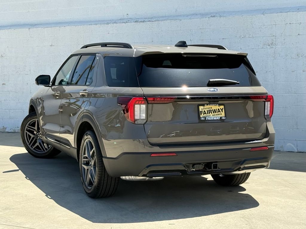 New 2026 Ford Explorer ST-Line w/ ST-Line Street Pack RWD image 4