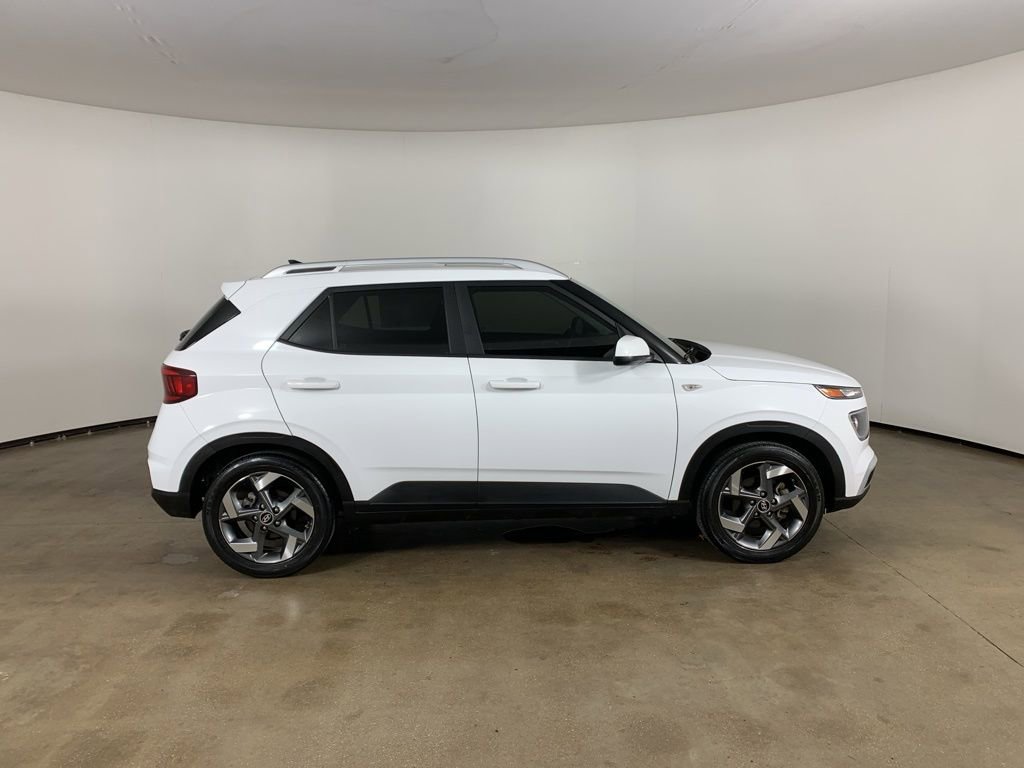 Used 2022 Hyundai Venue SEL image 7