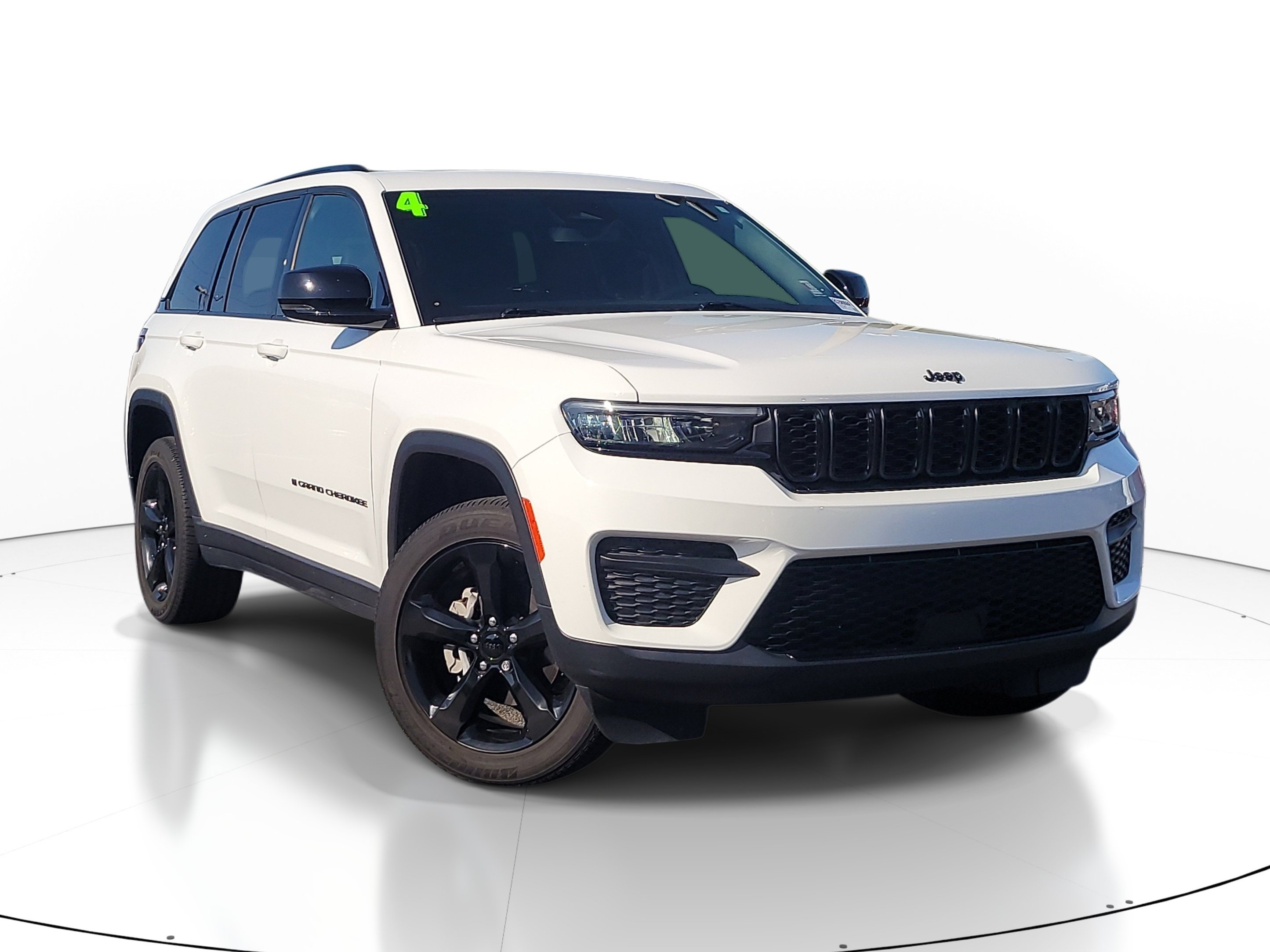 Used 2024 Jeep Grand Cherokee Altitude RWD image 1