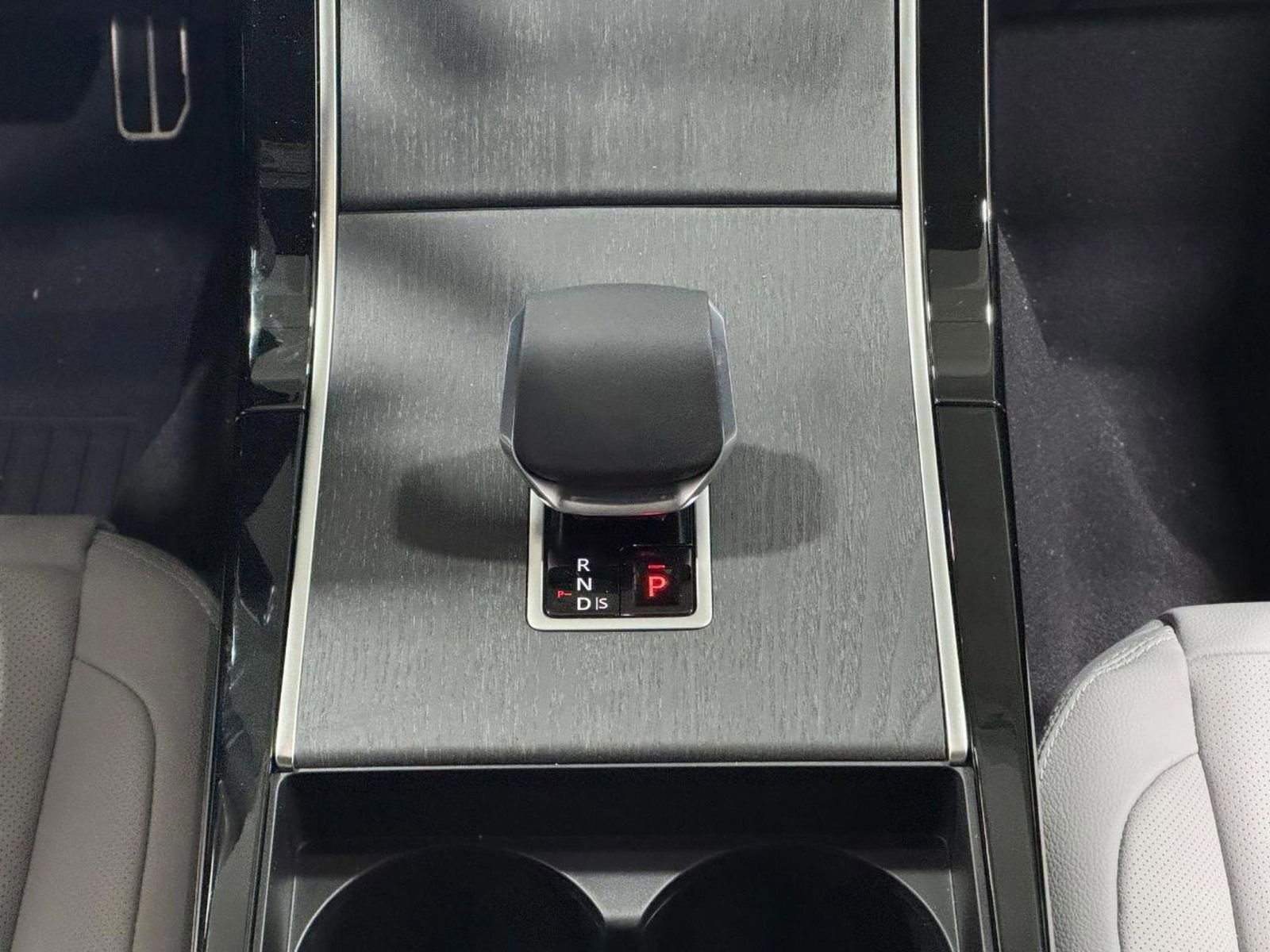 New 2026 Land Rover Range Rover Velar Dynamic SE image 14