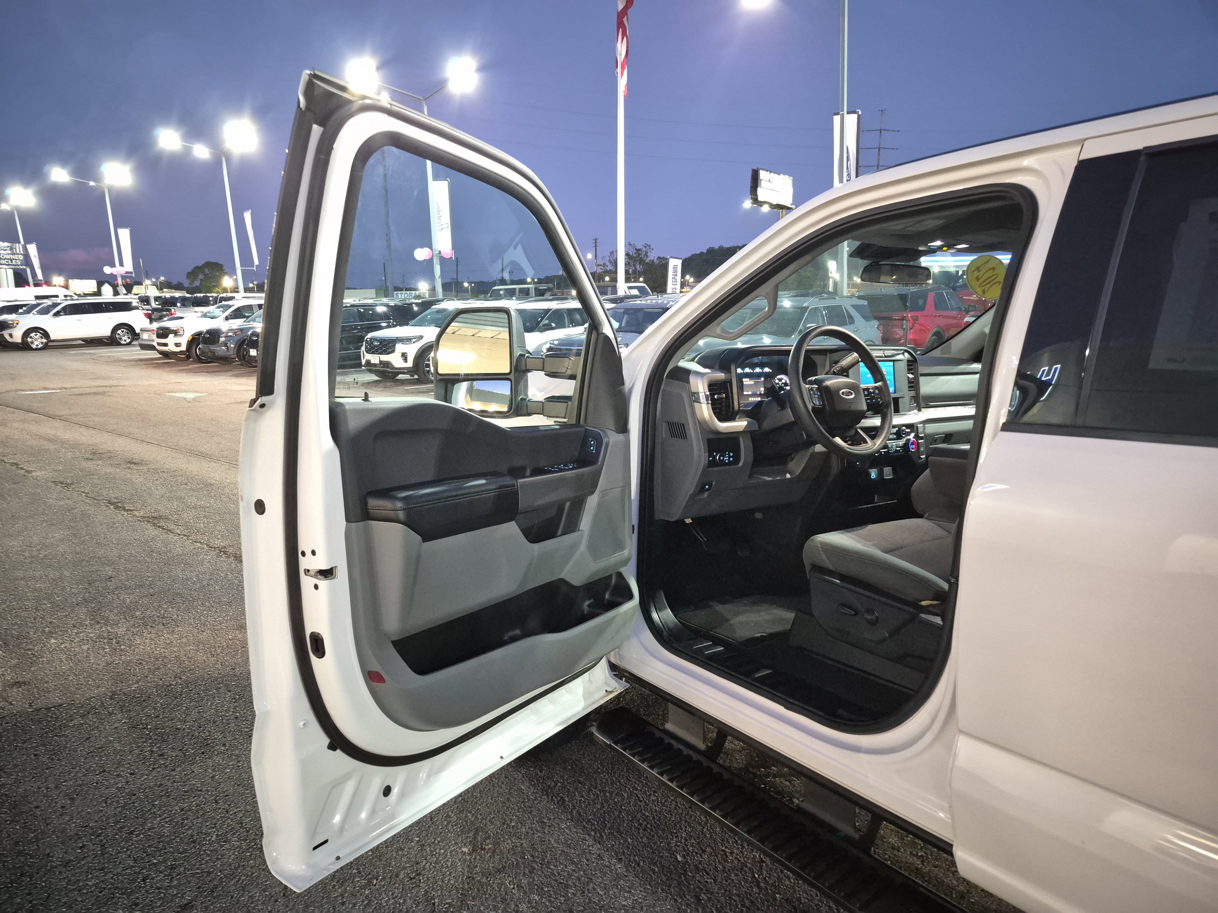 Used 2024 Ford F250 XLT image 11