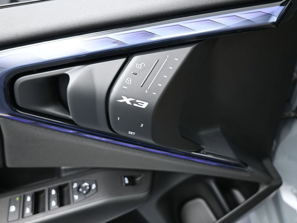 Used 2025 BMW X3 xDrive30i image 15