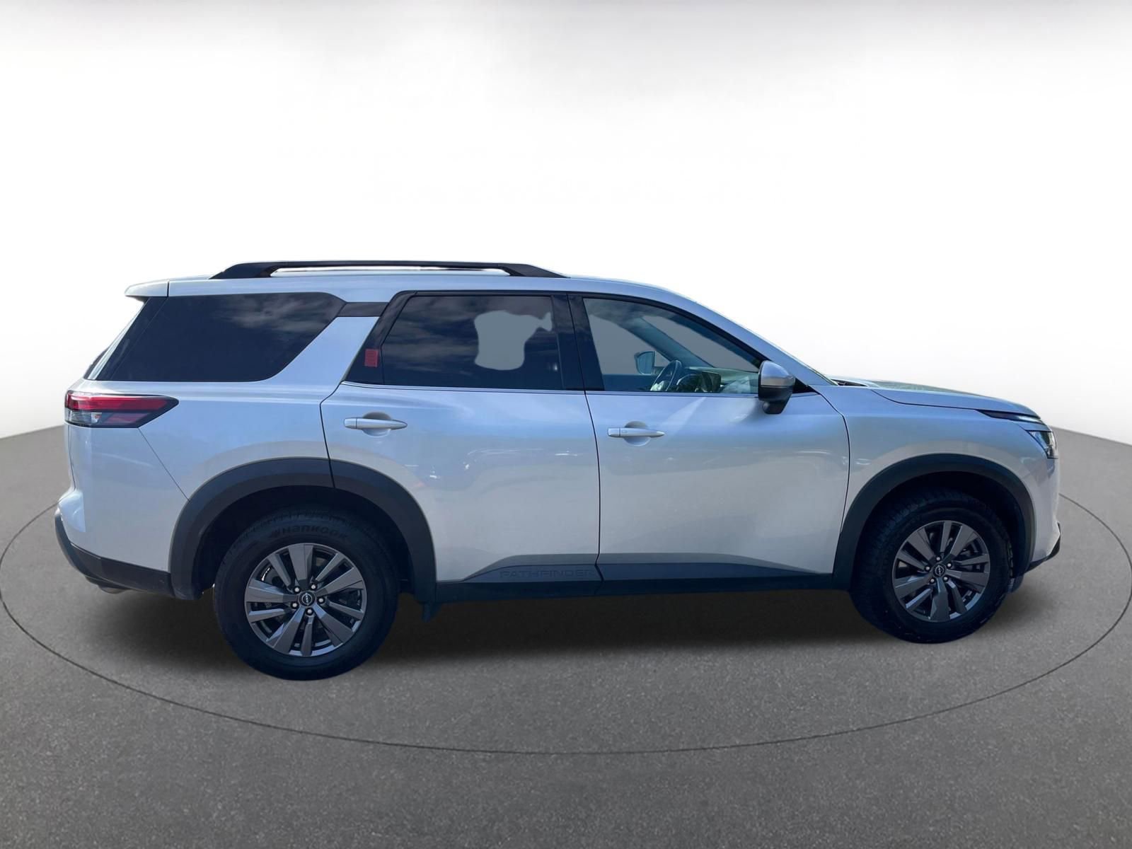 Used 2025 Nissan Pathfinder SV AWD/4WD image 15