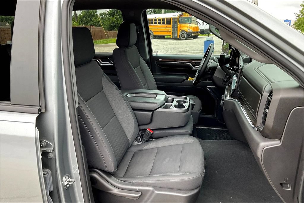 Used 2024 Chevrolet Silverado 1500 LT AWD/4WD image 16