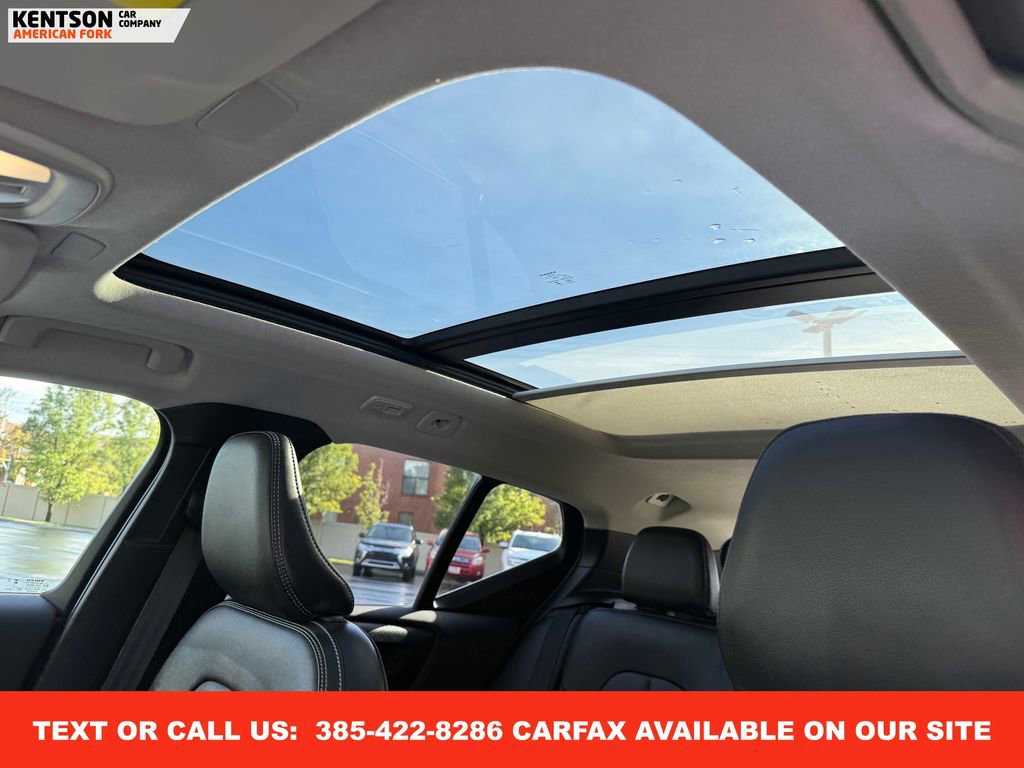 Used 2025 Volvo XC40 B5 Plus image 26