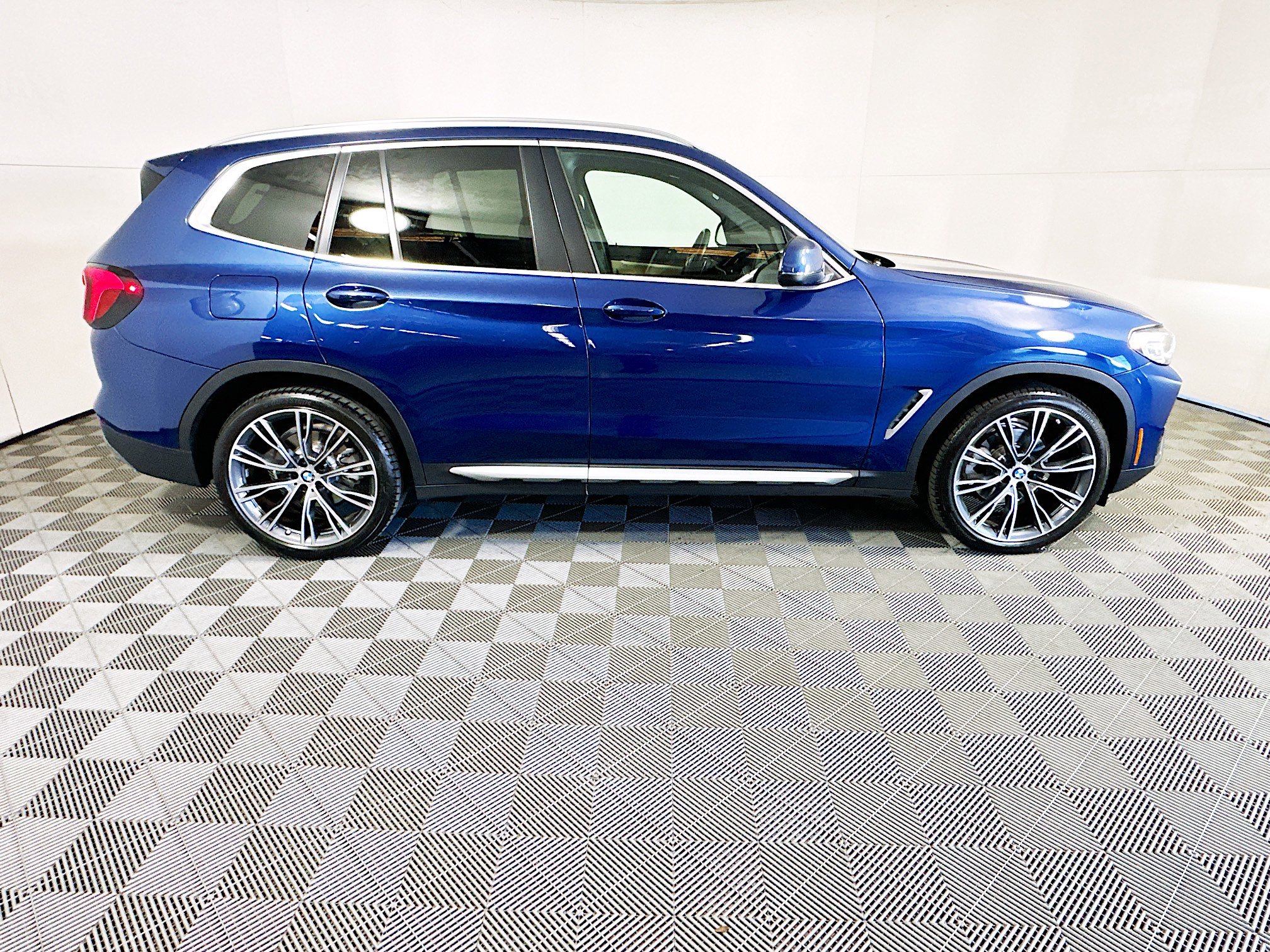 Used 2023 BMW X3 sDrive30i w/ Convenience Package image 2