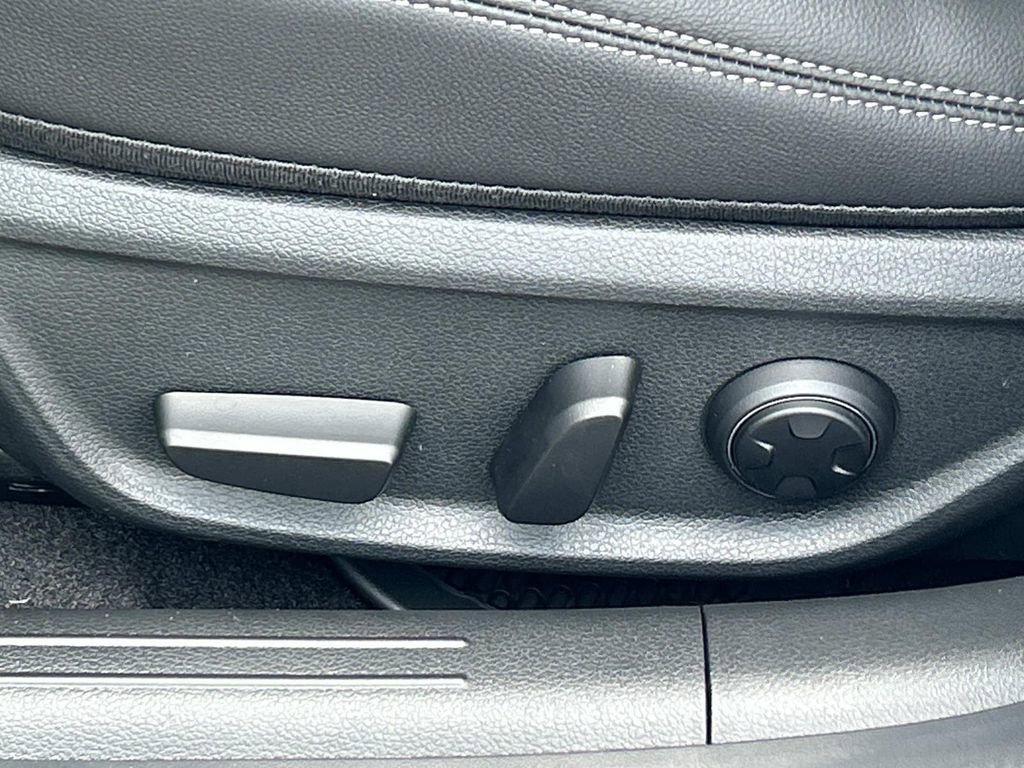 New 2026 Genesis G70 2.5T Prestige image 15