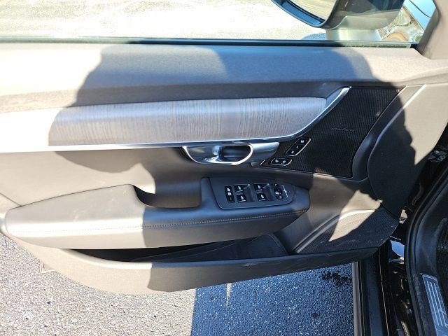 Used 2023 Volvo V90 B6 Cross Country Plus image 22