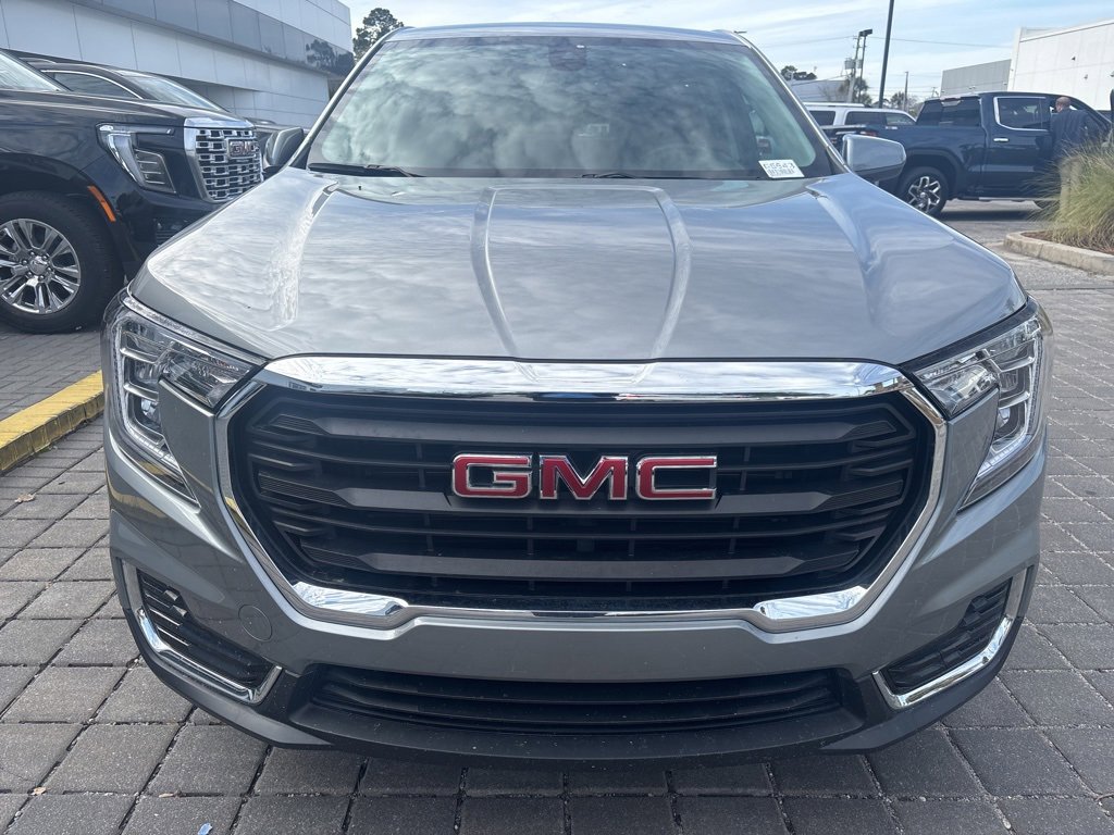 Used 2024 GMC Terrain SLE image 8