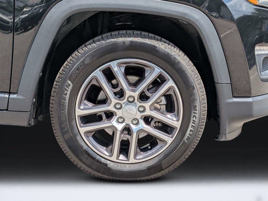 Used 2019 Jeep Compass Latitude FWD image 11