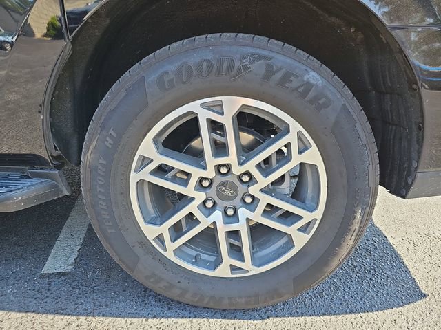 Used 2025 Ford Expedition Max Active RWD image 9