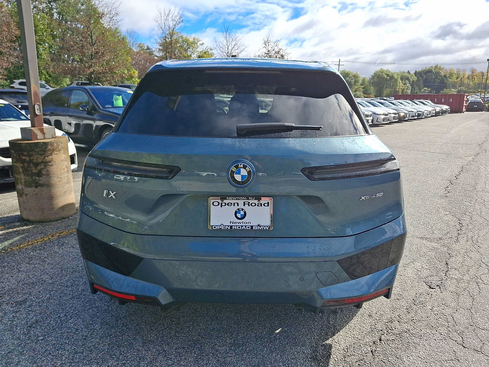 Used 2024 BMW iX xDrive50 w/ Sport Package AWD/4WD image 5