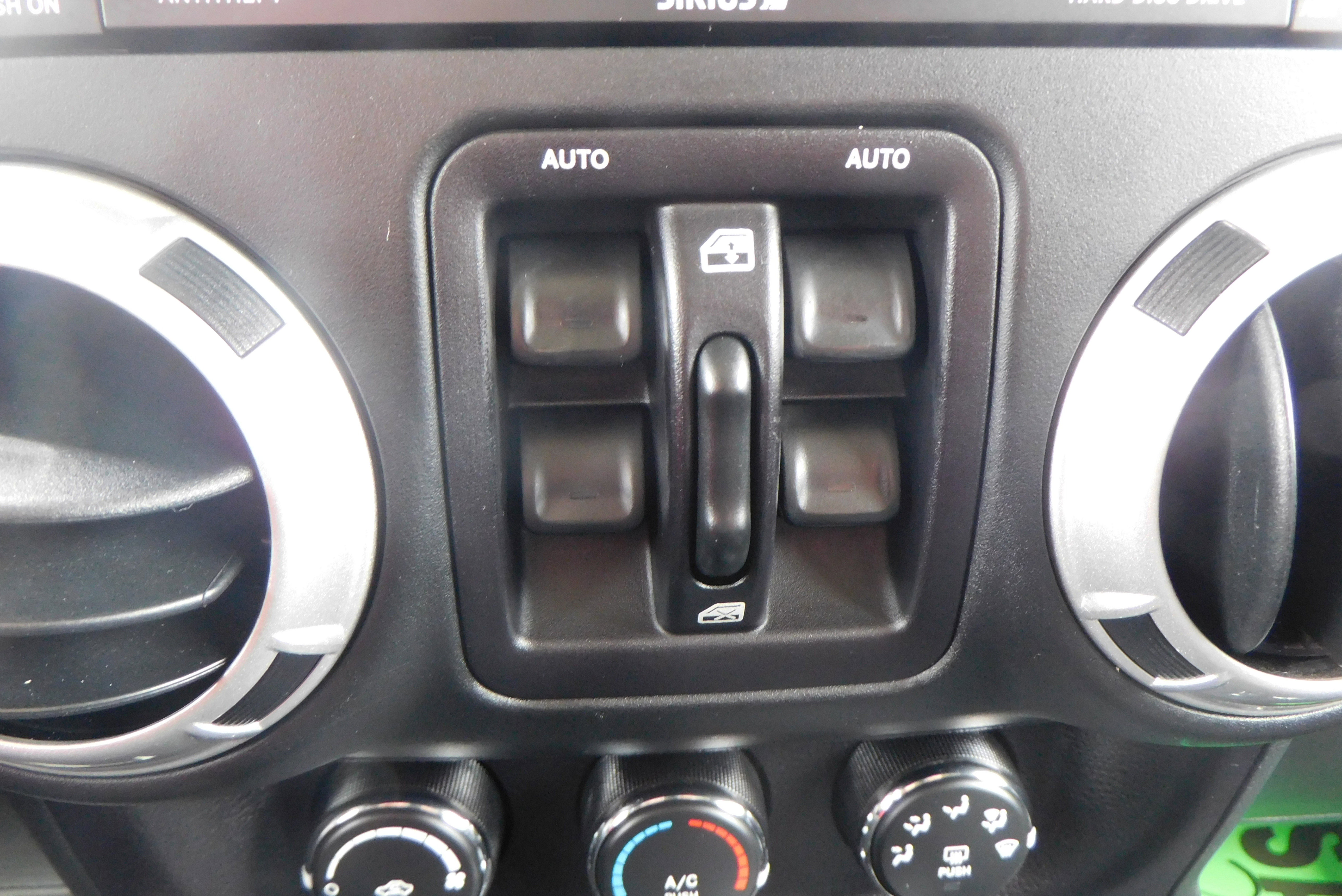 Used 2016 Jeep Wrangler Unlimited Rubicon image 24