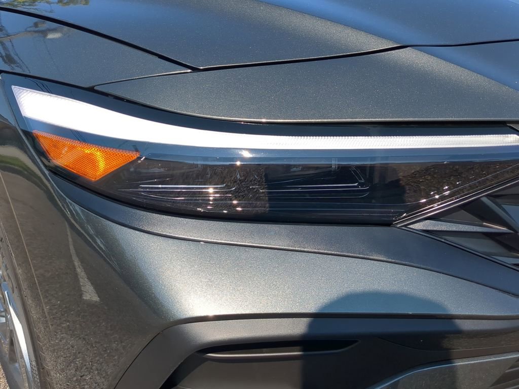 Used 2024 Hyundai Elantra Blue FWD image 5