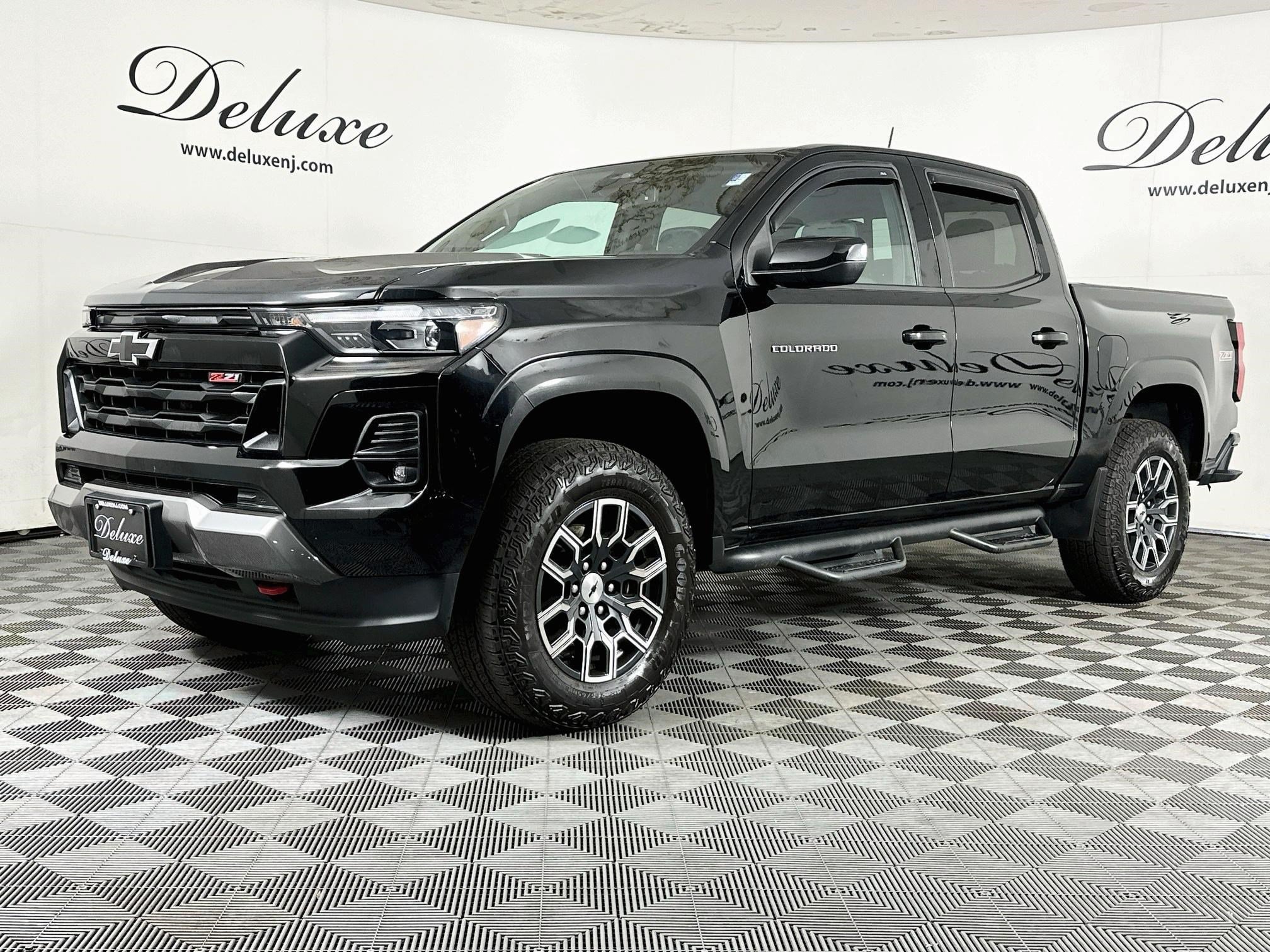 Used 2023 Chevrolet Colorado Z71 w/ Z71 Convenience Package 2 AWD/4WD image 3