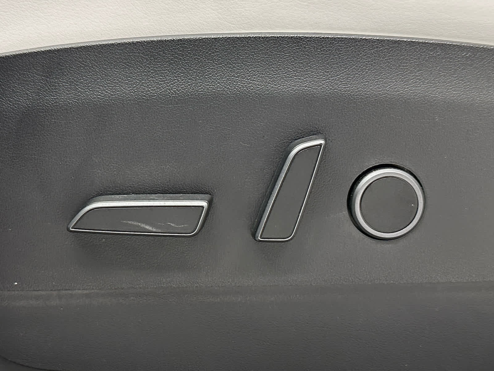 Used 2022 Tesla Model Y Long Range image 11