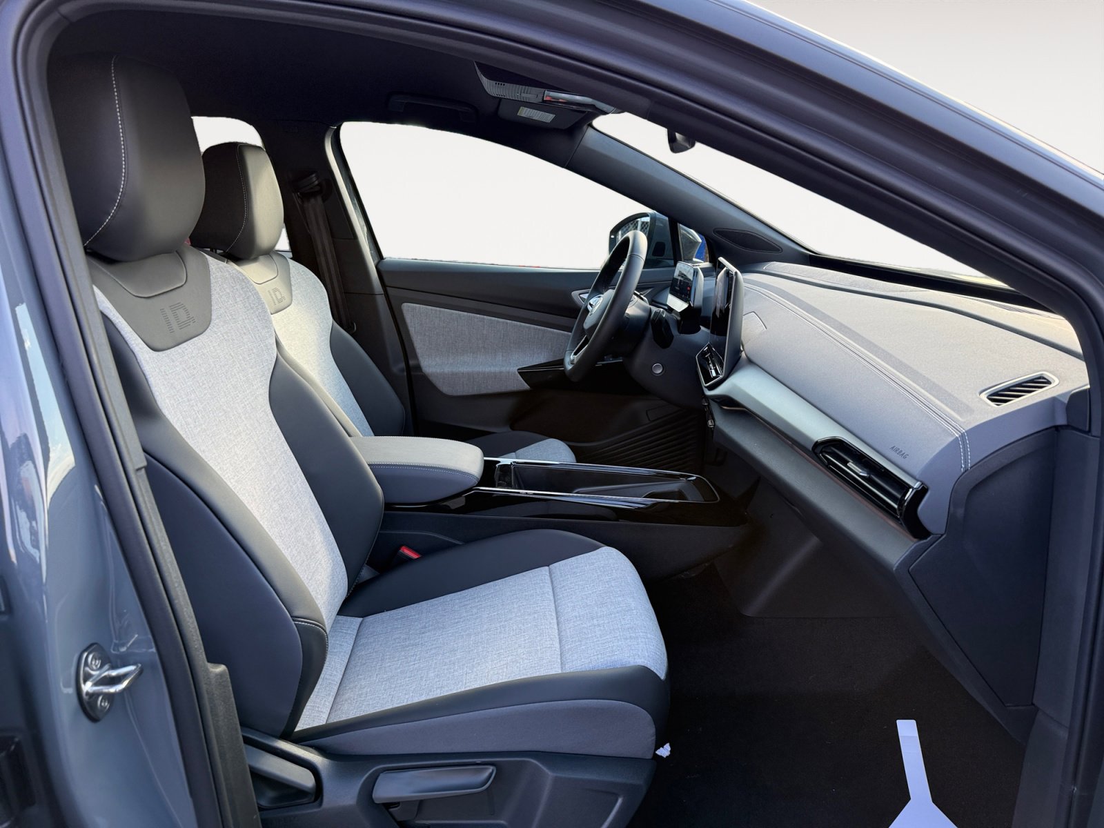 New 2025 Volkswagen ID.4 Pro RWD image 19