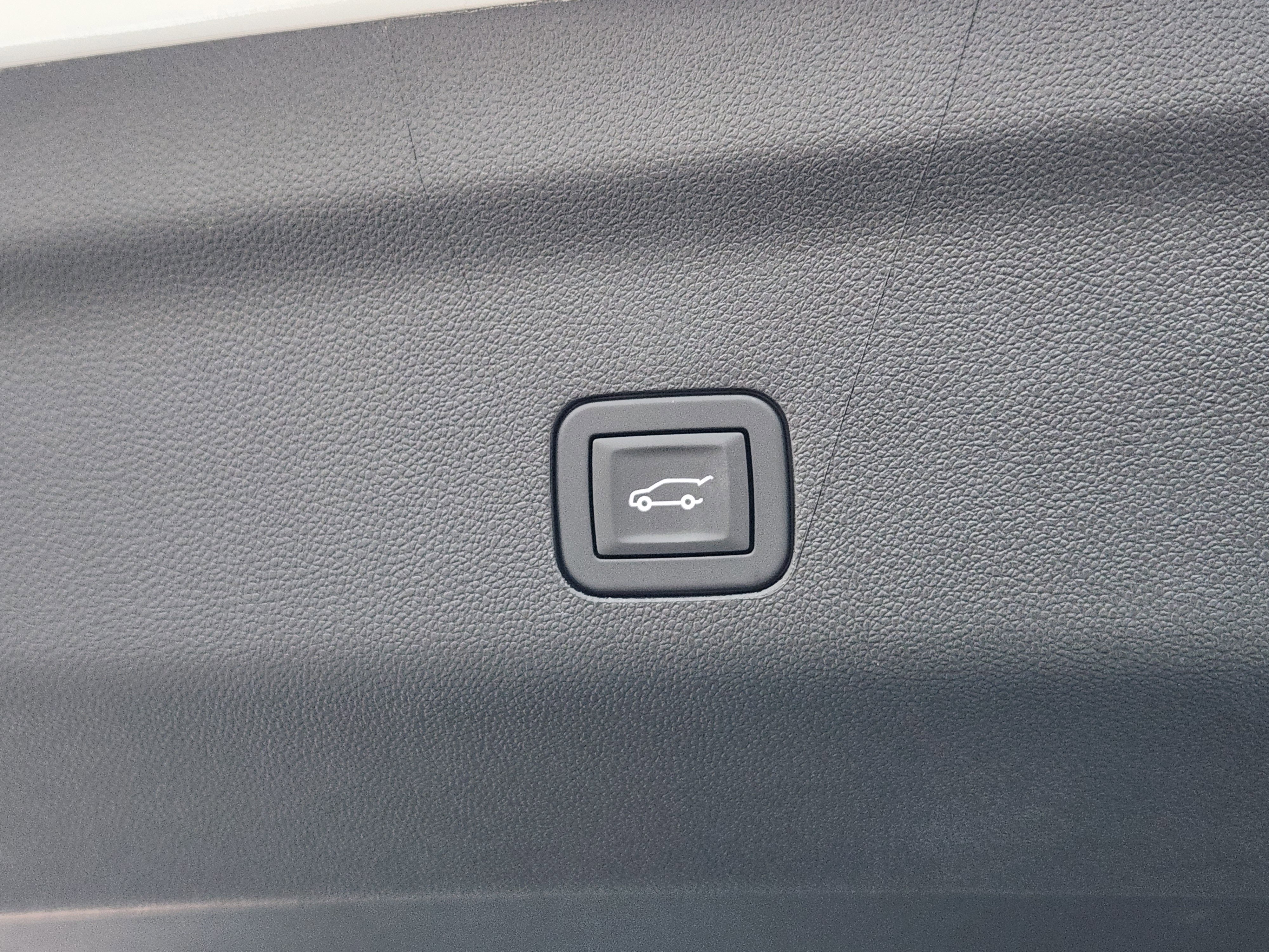 Used 2025 Cadillac Escalade V w/ LPO, ONYX Package image 36