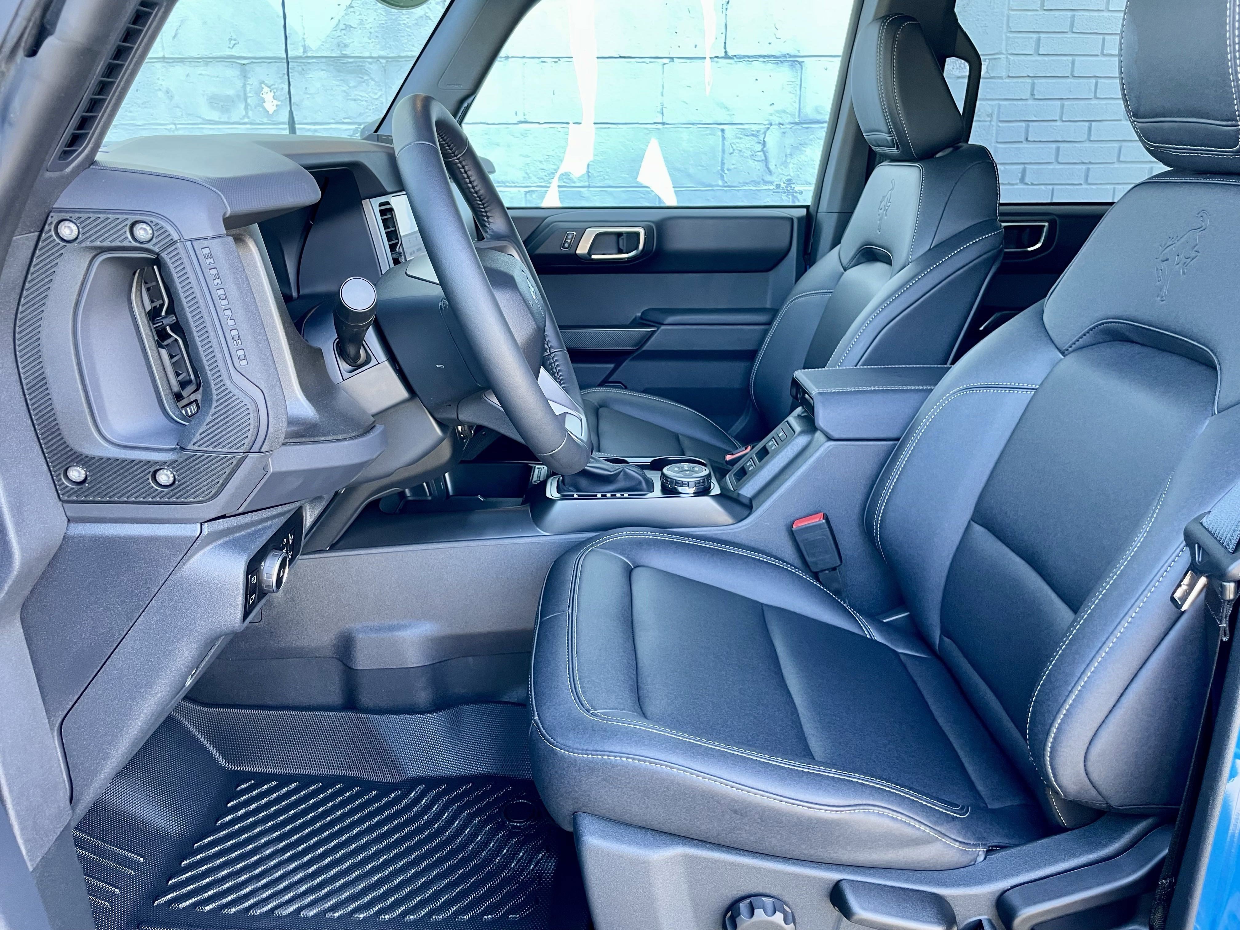 Used 2025 Ford Bronco Badlands image 14