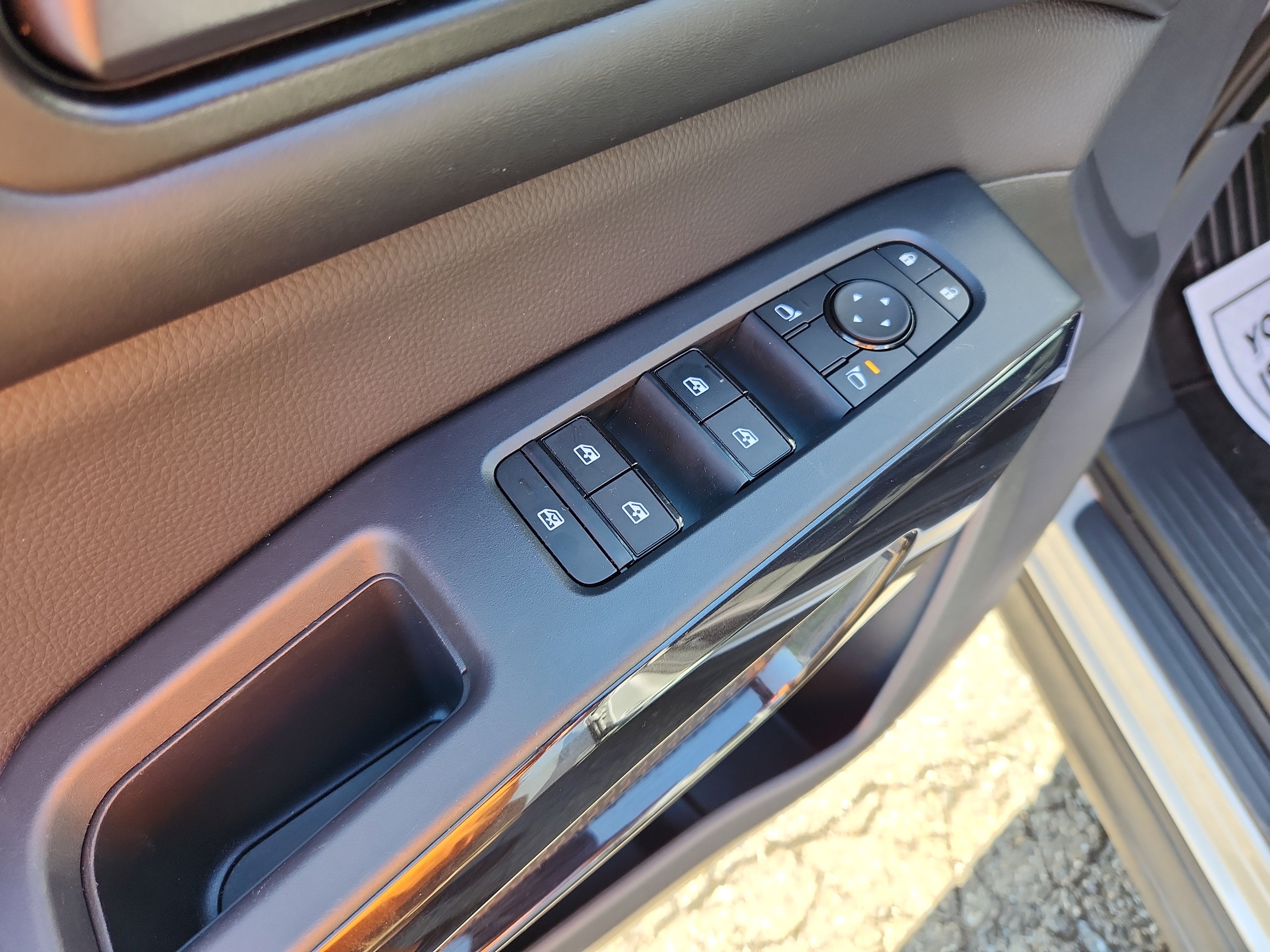 Used 2025 Nissan Pathfinder SV image 22