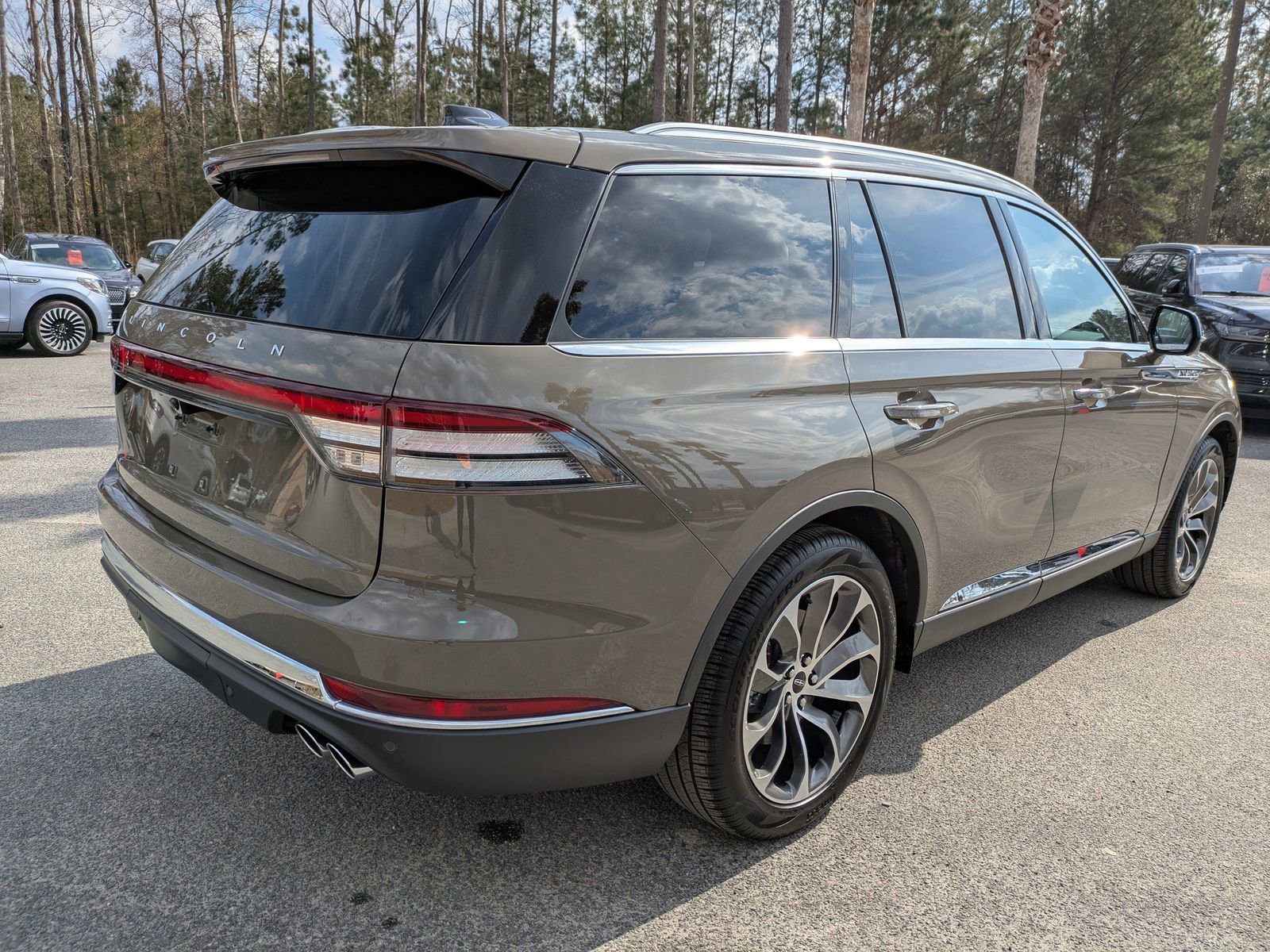 Certified 2025 Lincoln Aviator Reserve image 5