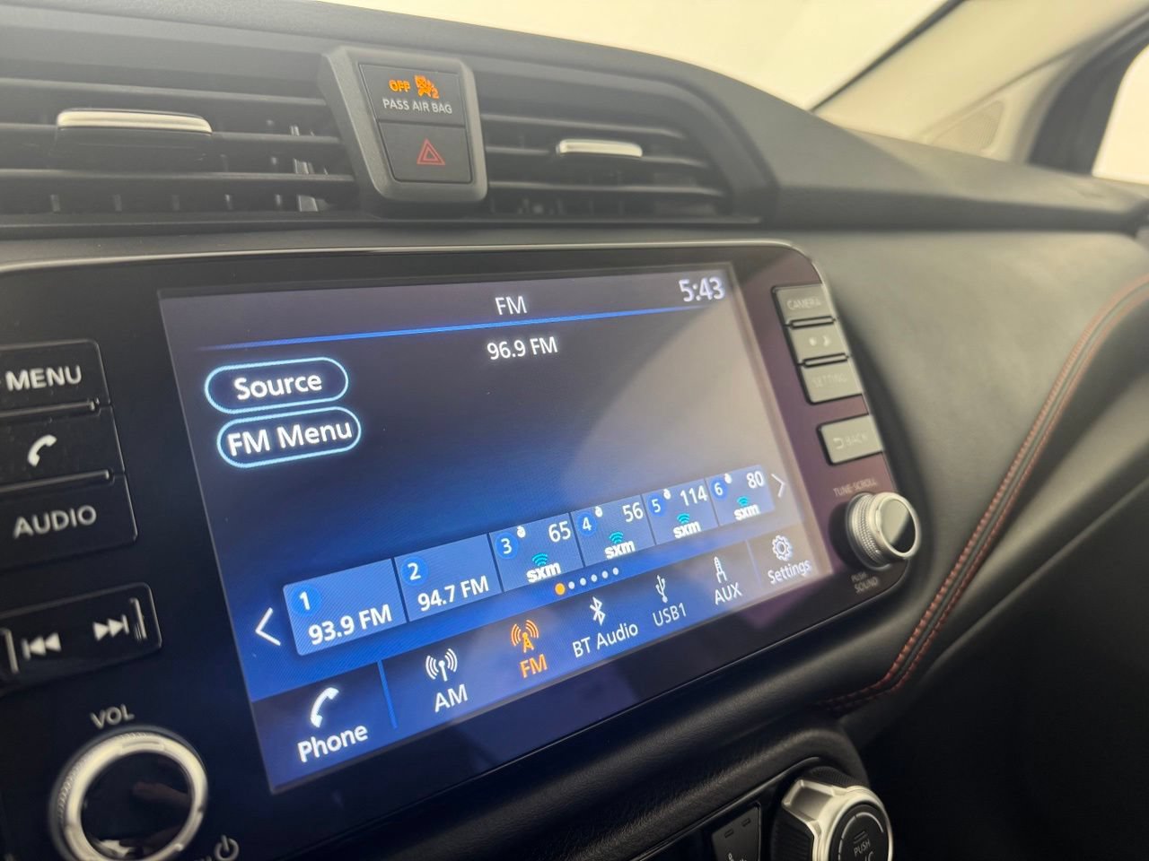 Used 2025 Nissan Versa SR FWD image 15