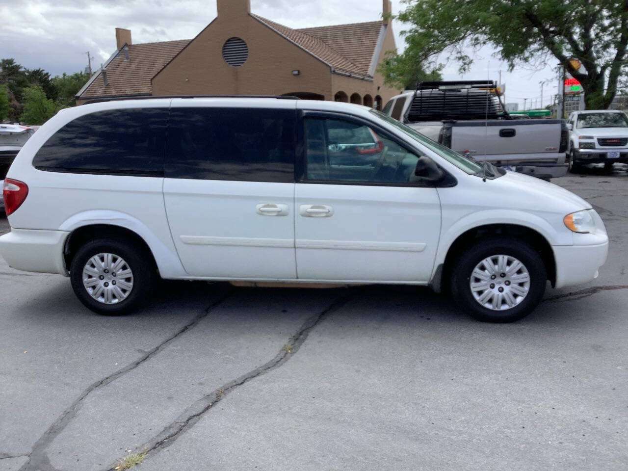 Used 2006 Chrysler Town & Country LX w/ Popular Equipment Group II FWD image 7