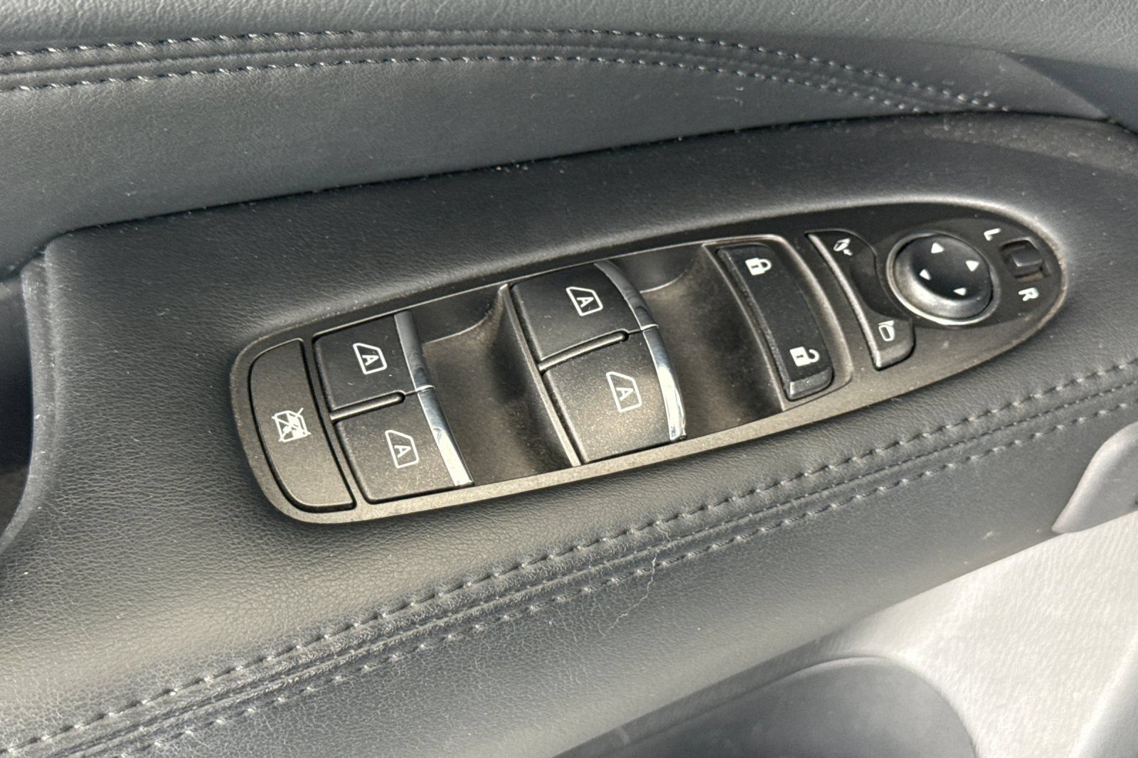 Used 2015 INFINITI QX60 Luxe w/ Premium Plus Package AWD/4WD image 12