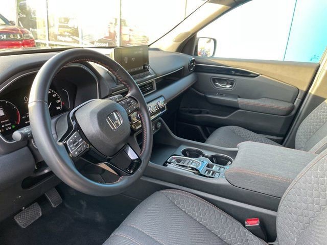 Used 2025 Honda Pilot Sport image 6