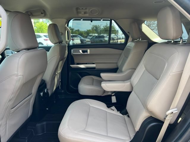 Used 2023 Ford Explorer Limited w/ Equipment Group 301A AWD/4WD image 19