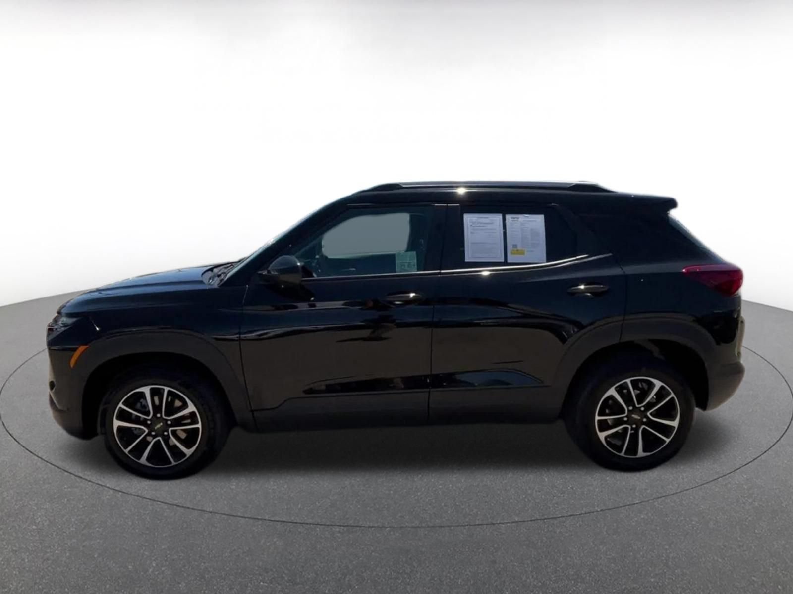 Used 2025 Chevrolet TrailBlazer LT FWD image 9