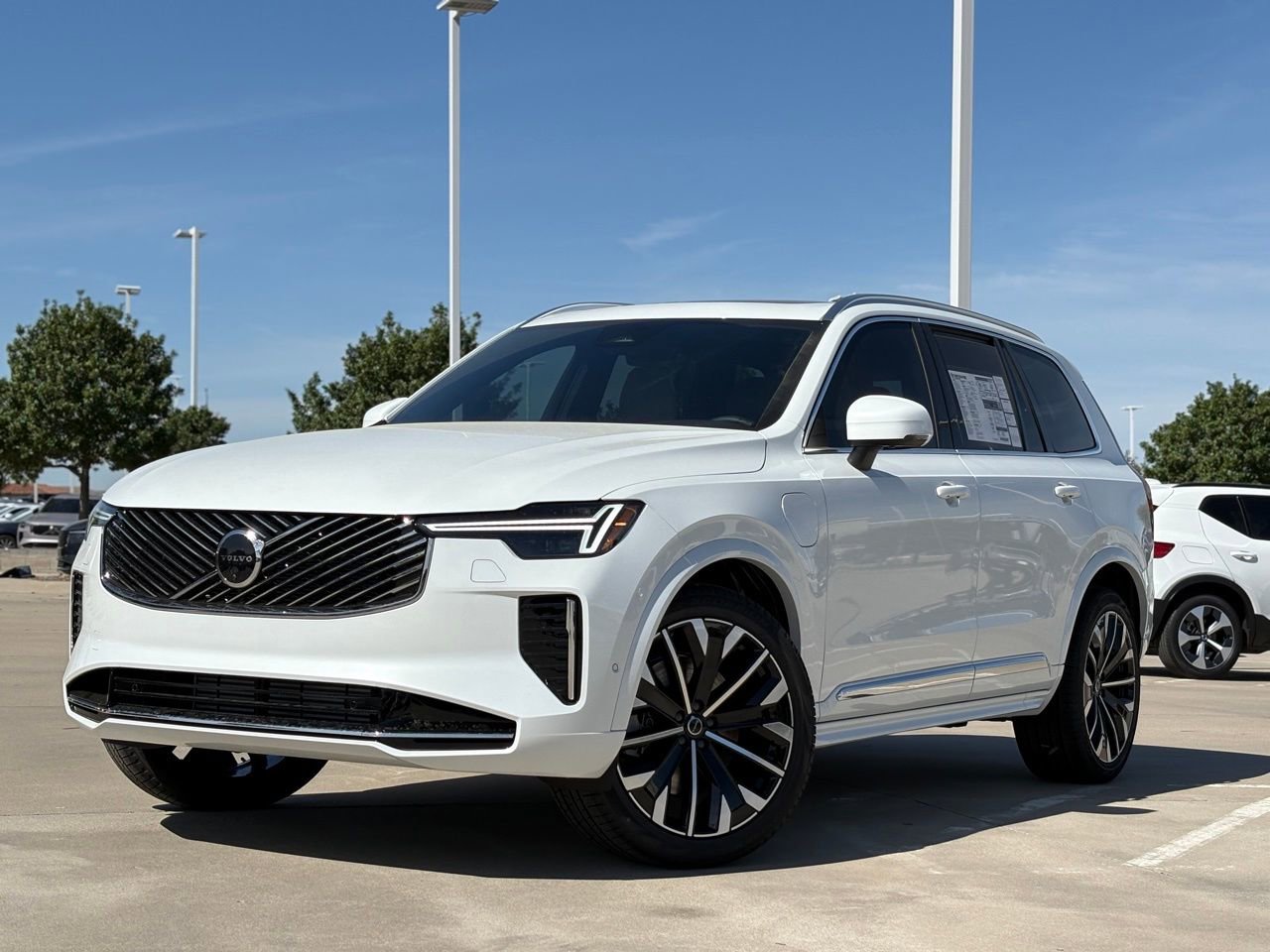 New 2026 Volvo XC90 T8 Plus video 2