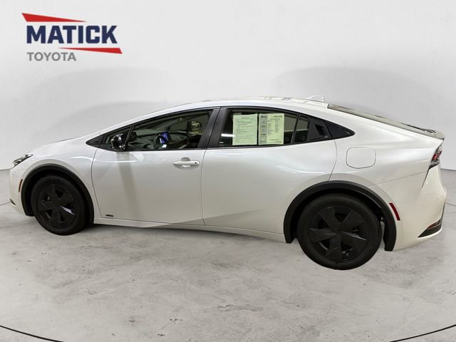 Used 2023 Toyota Prius LE AWD/4WD image 4