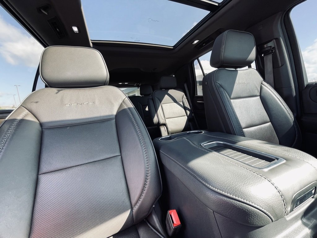 Used 2021 GMC Yukon Denali w/ Denali Premium Package image 34