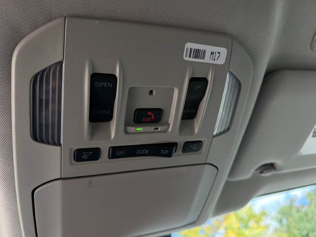 Used 2025 Toyota Highlander XLE AWD/4WD image 34