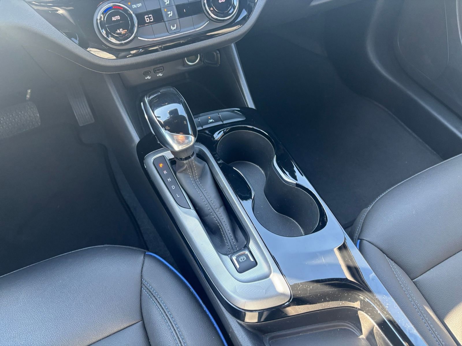 Used 2025 Buick Envista Sport Touring image 40