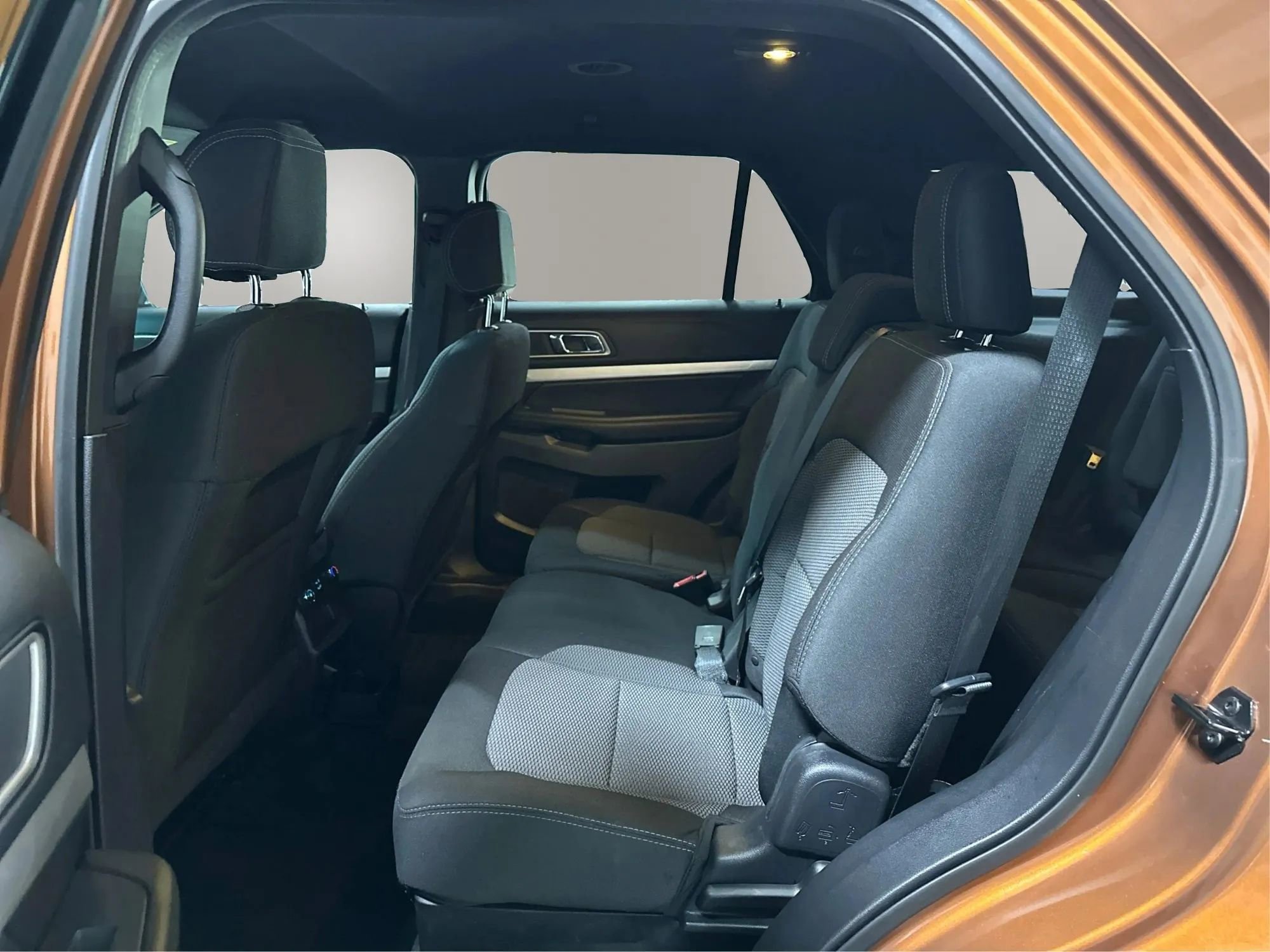 Used 2017 Ford Explorer XLT image 10