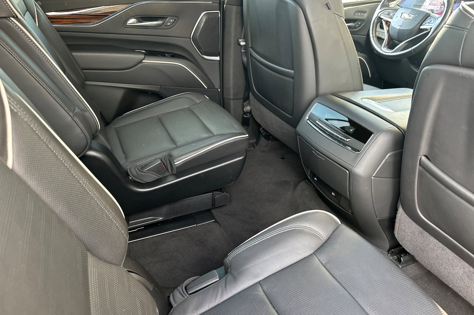 Used 2024 Cadillac Escalade Premium Luxury w/ Performance Package image 20